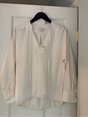 Banana Republic Cream Pull-Over V-Neck Tie Blouse